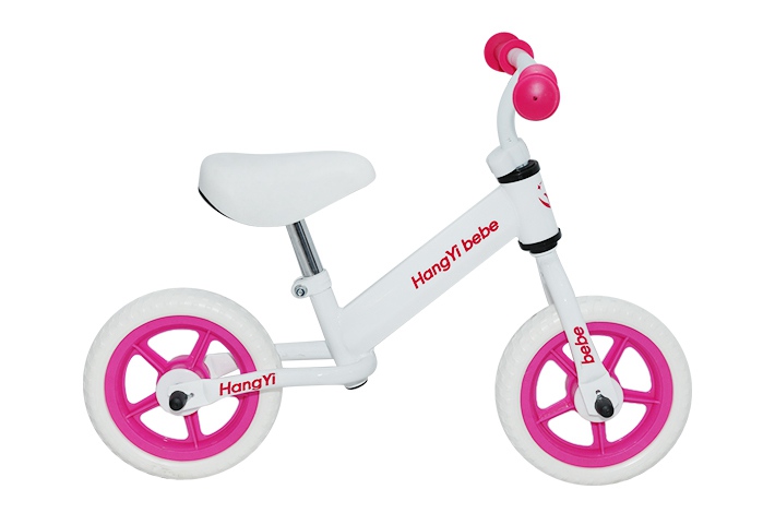 Les fabricants de vélos de balance pour enfants présentent les caractéristiques des vélos d'équilibre